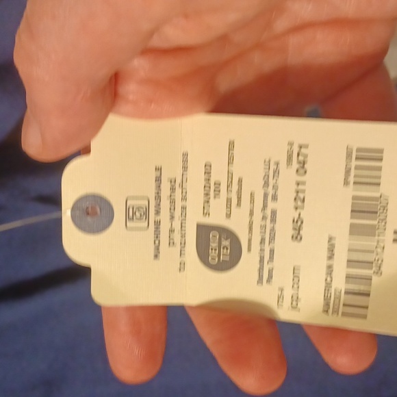 It's a dark blue long sleeve  m - Picture 2 of 3